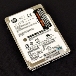 718160-B21 | HD HPE 1.2TB SAS 6Gb/s Enterprise 10K SFF (2.5in) HDD Hot-Plug esquerda 718160-B21 | HD HPE 1.2TB SAS 6Gb/s Enterprise 10K SFF (2.5in) HDD Hot-Plug esquerda
